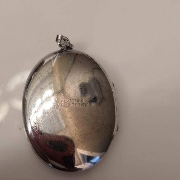 Sterling Silver Vintage Locket - Picture 3 of 6